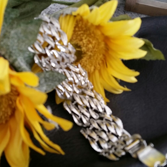 Vintage Silvertone Bracelet - Picture 4 of 6